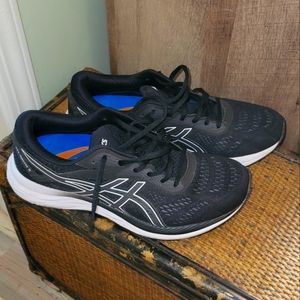 Asics tennis shoes